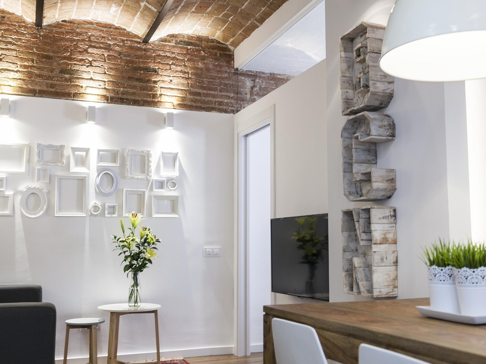 Charming Parallel Apartment