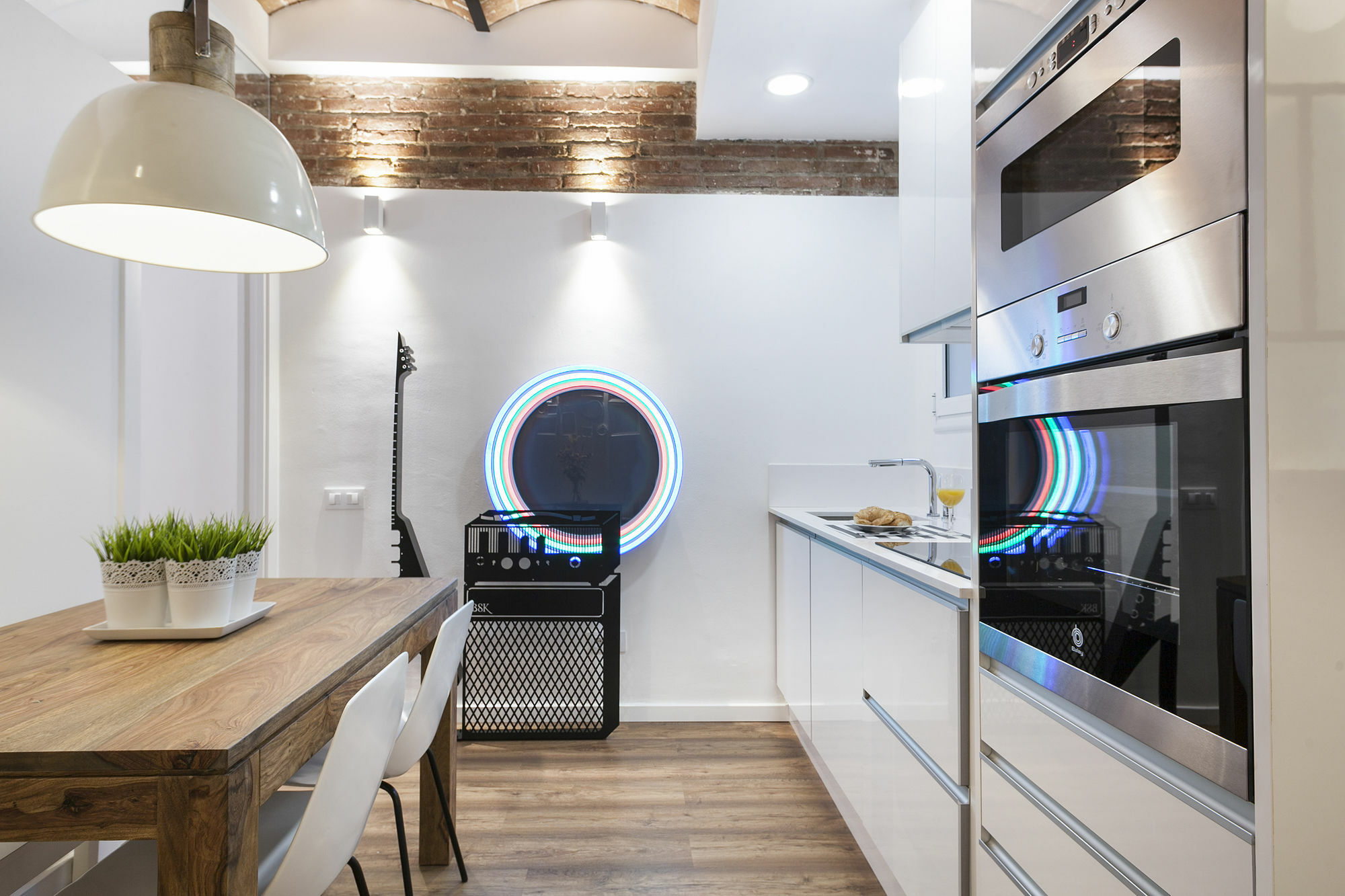 Charming Parallel Apartment *